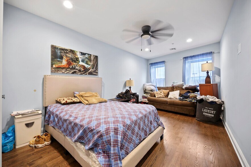 More Photos Of 19 Franklin St, Bloomfield Storefront Retail Office For Sale