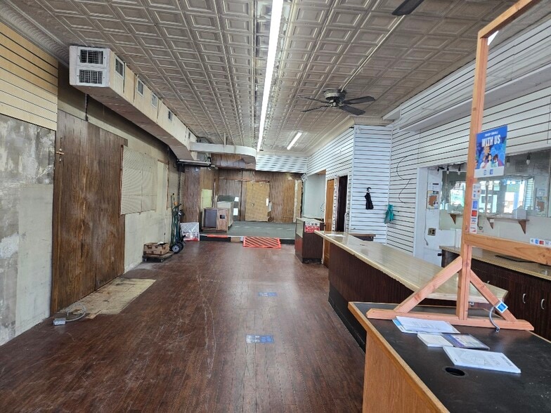 More Photos Of 508 Broad Ave, Ridgefield Storefront Retail Residential For Lease