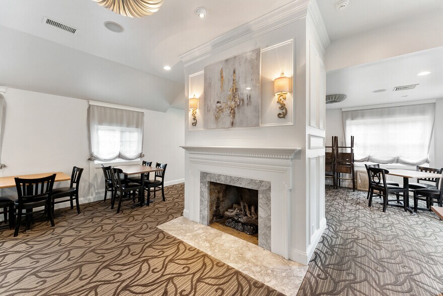 More Photos Of 135 Cooper St, Agawam Specialty For Sale