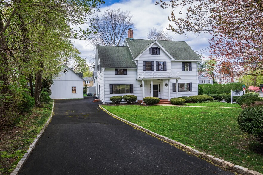 More Photos Of 100 E Carver St, Huntington Loft Creative Space For Lease