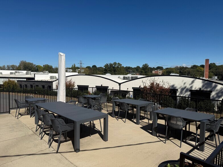 More Photos Of 720 Tuckaseegee Rd, Charlotte Showroom For Lease