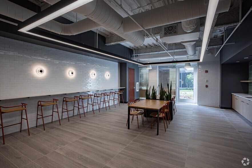 More Photos Of 2555 Meridian Blvd, Franklin Office For Lease
