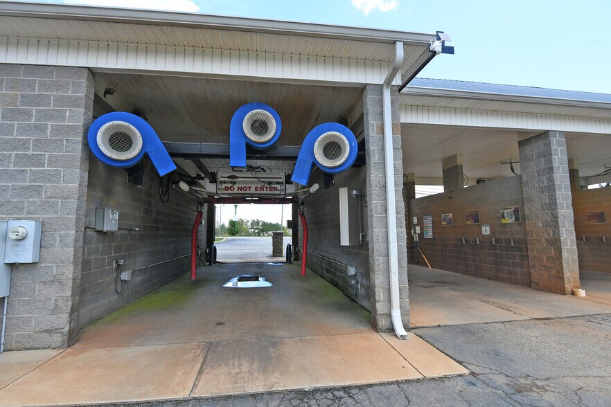 More Photos Of 2534 US 25, Greenwood Carwash For Sale