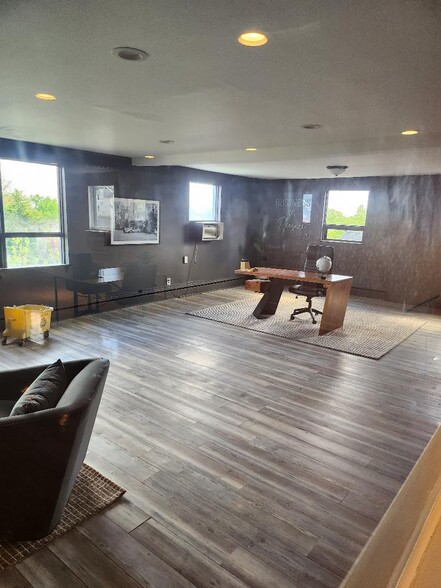 More Photos Of 5301 Harford Rd, Baltimore Office For Sale