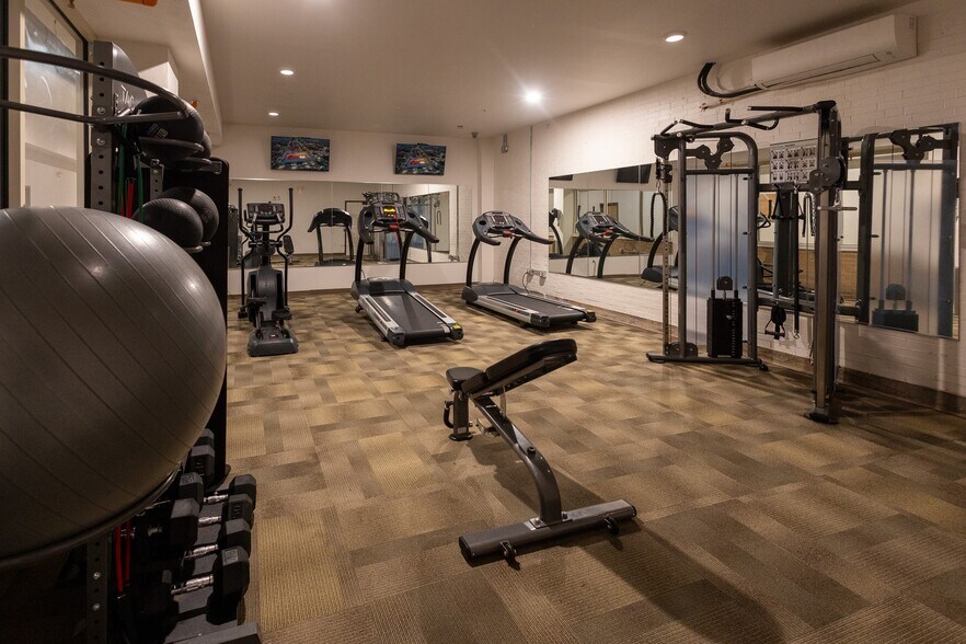 More Photos Of 1351 N Hanley Rd, University City Apartments For Sale