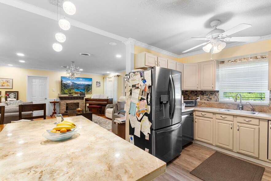 More Photos Of 4630 US Highway 17, De Leon Springs Restaurant For Sale