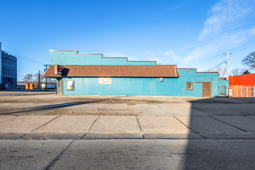 More Photos Of 1600 State St, Blair Restaurant For Sale