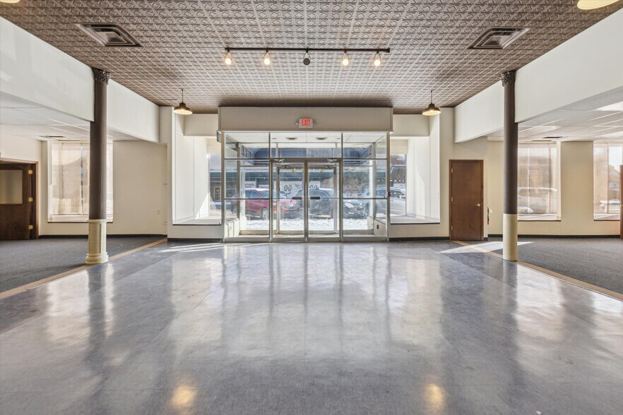 More Photos Of 711 Washington Ave, Bay City Medical For Sale