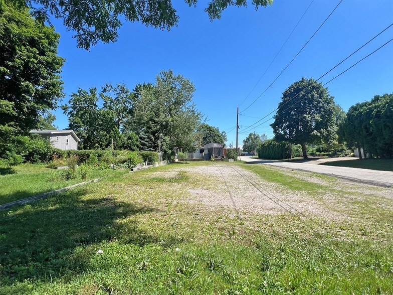More Photos Of 6990 W Lake Rd, Fairview Restaurant For Sale