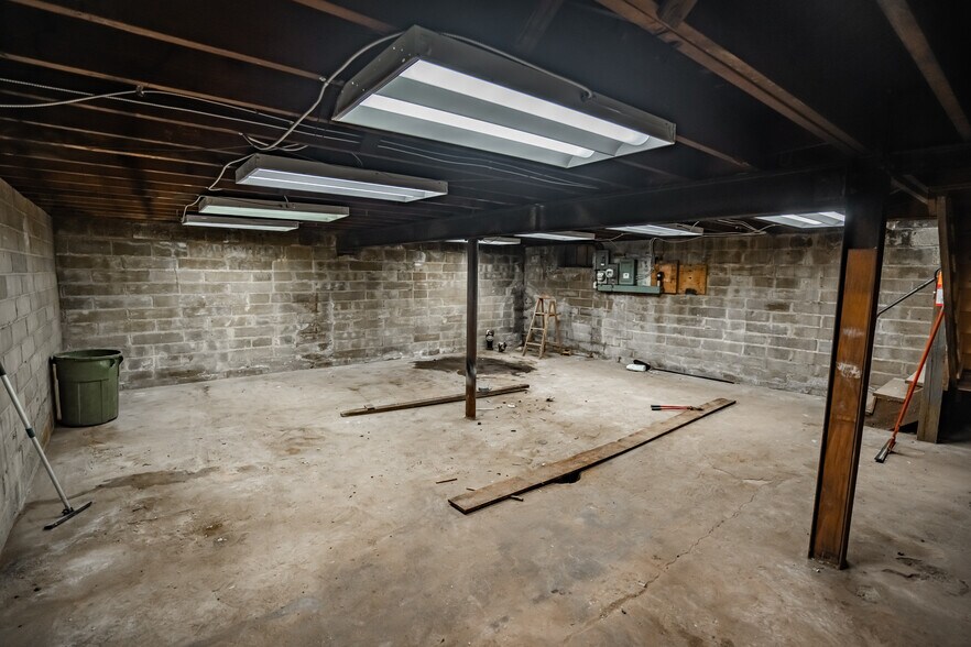 More Photos Of 916 Mainstreet, Hopkins Storefront Retail Residential For Sale