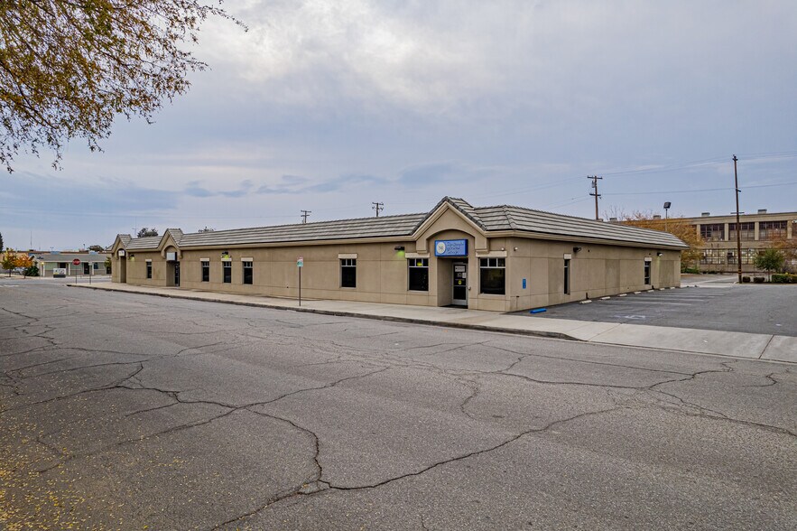 Primary Photo Of 1801 16th St, Bakersfield Medical For Sale