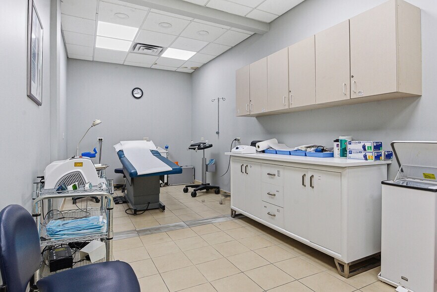 More Photos Of 5544 W Belmont Ave, Chicago Medical For Sale
