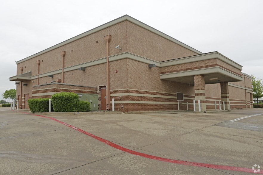 More Photos Of 7835 N MacArthur Blvd, Irving Freestanding For Lease