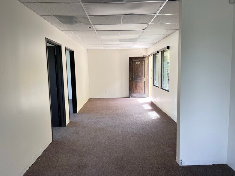 More Photos Of 2615 190th St, Redondo Beach Office For Lease