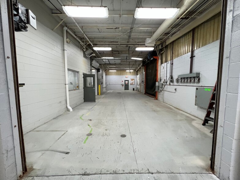 More Photos Of Dispensary/Processing/Industrial space, Warren Warehouse For Lease