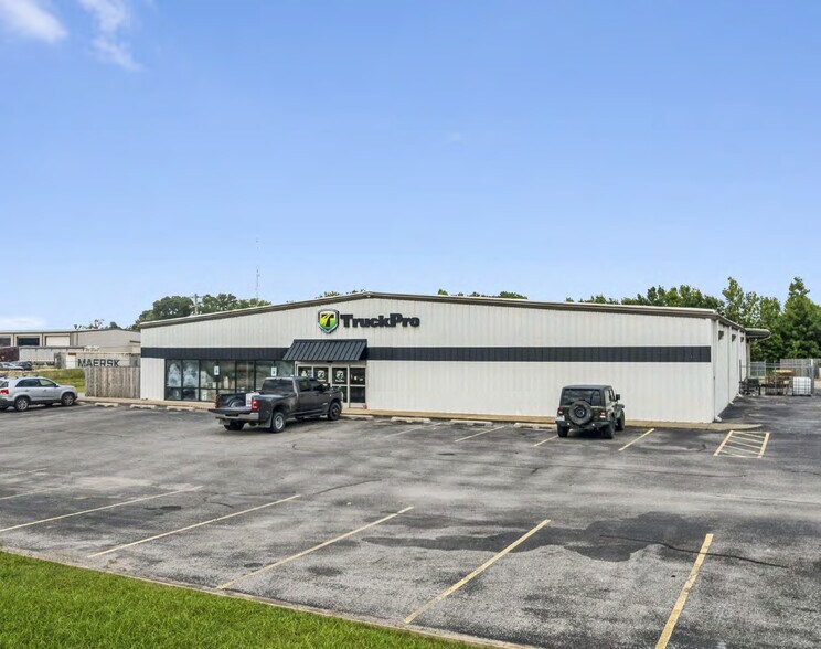 More Photos Of 3762 Highway 82 W, Leland Freestanding For Sale