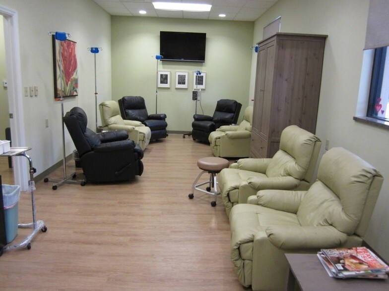 More Photos Of 3000-3006 US Highway 19, Holiday Medical For Sale