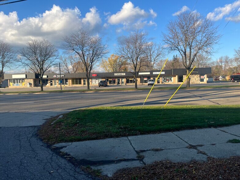 More Photos Of 3520-3560 Pontiac Lake Rd, Waterford Storefront For Lease