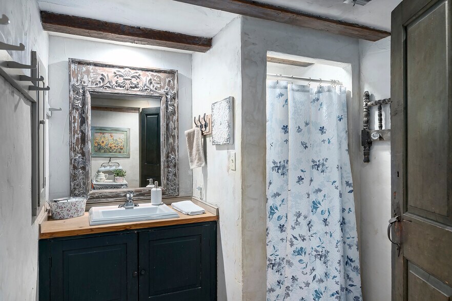 More Photos Of 104 E Austin St, Fredericksburg Storefront Retail Residential For Sale