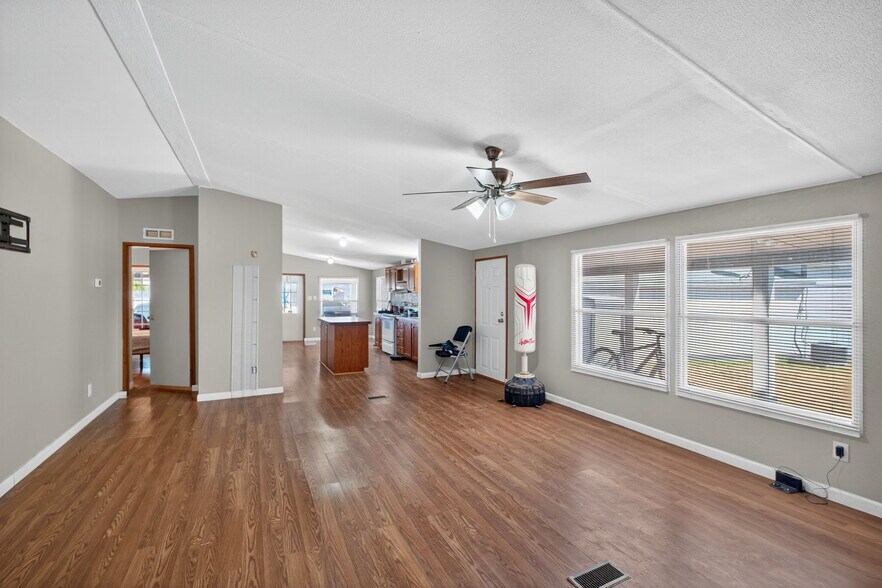 More Photos Of 11010 W Joan Dr, Odessa Warehouse For Lease