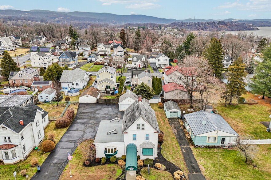 More Photos Of 43 E Main St, Stony Point Specialty For Sale