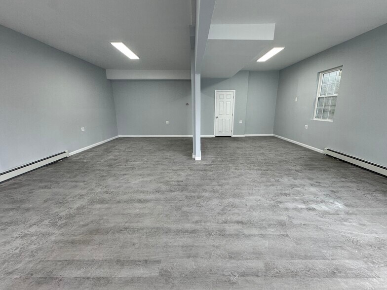 More Photos Of 451 Lake Ave, Saint James Storefront Retail Residential For Lease