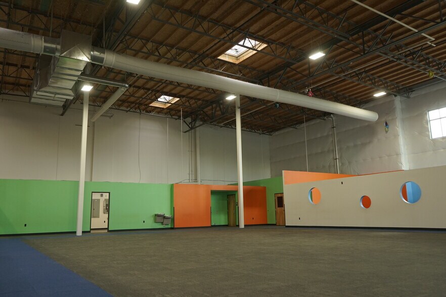 More Photos Of 3160 Blossom Dr NE, Salem Flex For Lease