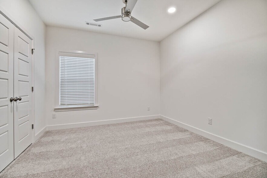 More Photos Of 502-510 W Persimmon St, Rogers Apartments For Sale