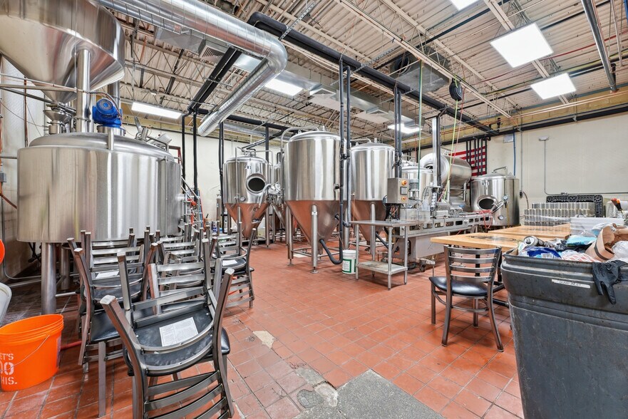 More Photos Of 89 Baldwin St, West Springfield Manufacturing For Sale