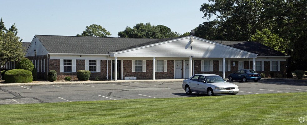 More Photos Of 285 Sills Rd, East Patchogue Unknown For Lease