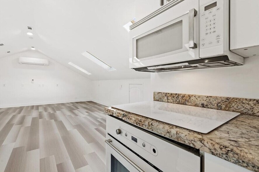 More Photos Of 7700 N Lamar Blvd, Austin Storefront Retail Office For Sale