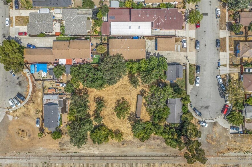 More Photos Of 7843 Railroad Ave, Newark Land For Sale