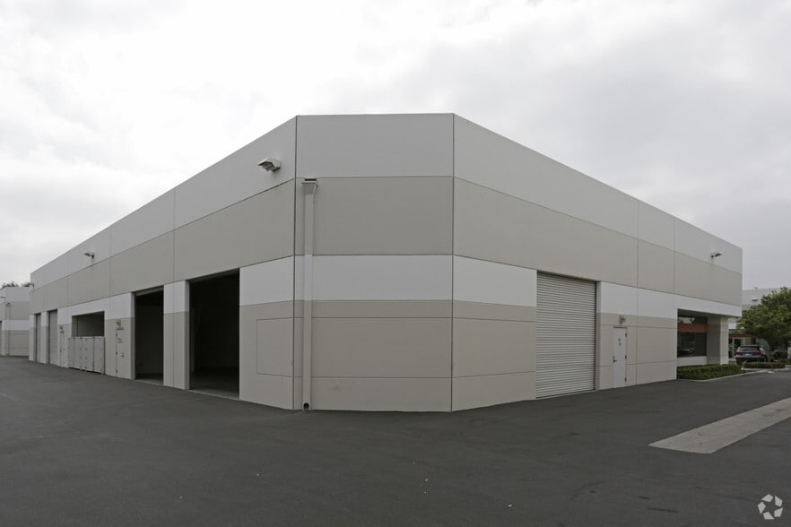 More Photos Of 480-488 W Meats Ave, Orange Warehouse For Lease