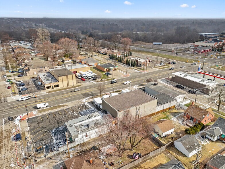 More Photos Of 24134 W Warren St, Dearborn Heights Freestanding For Sale