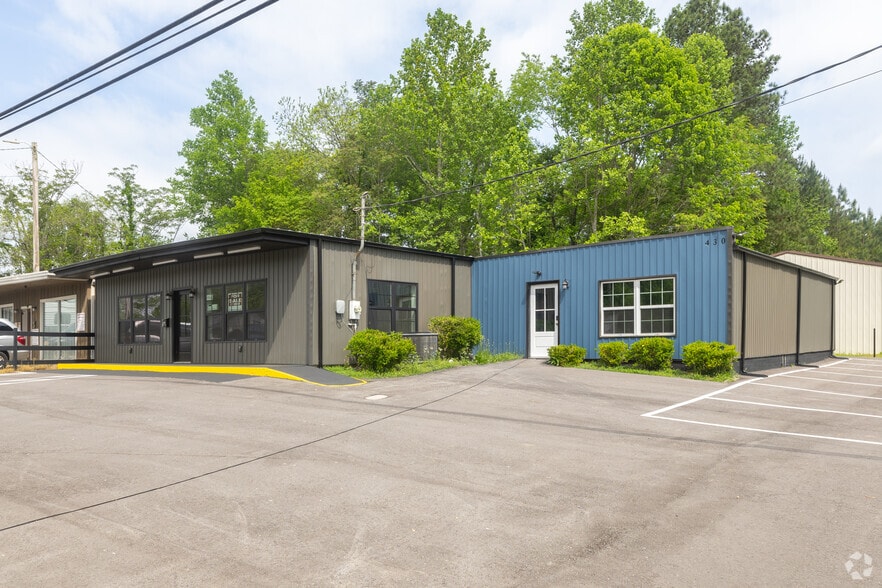 Primary Photo Of 430 E Broad St, Smithville Showroom For Sale