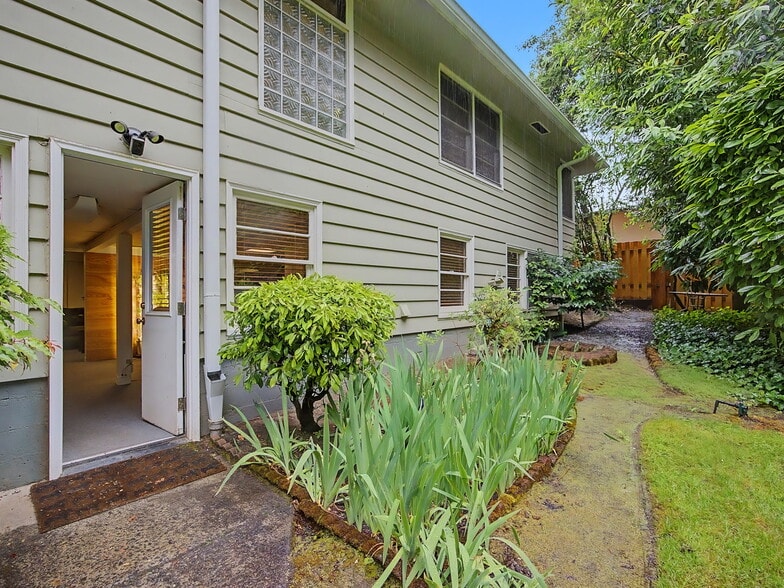 More Photos Of 10423 SE 23RD Ave, Portland Medical For Sale