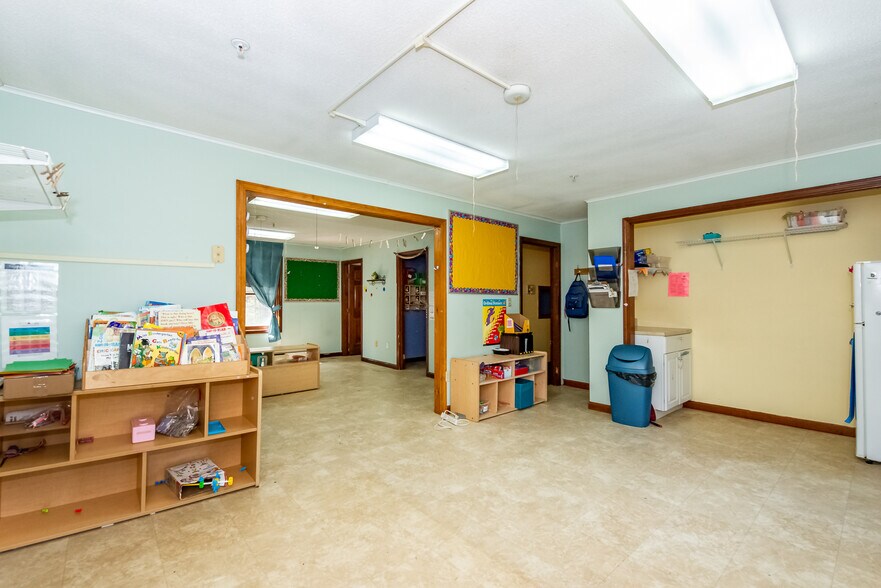 More Photos Of 105 Durham Rd, Dover Daycare Center For Sale