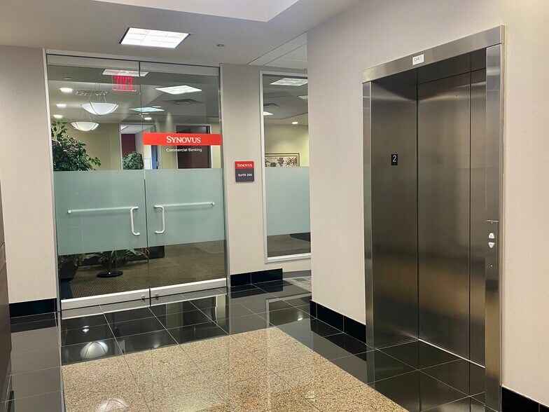 More Photos Of 4488 W Boy Scout Blvd, Tampa Office For Lease