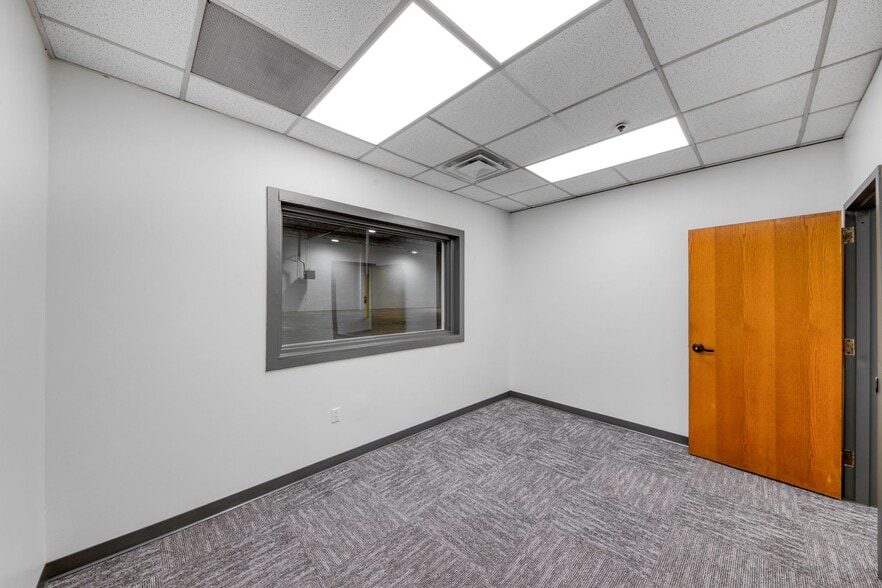 More Photos Of 3285 Saturn Ct, Peachtree Corners Warehouse For Lease