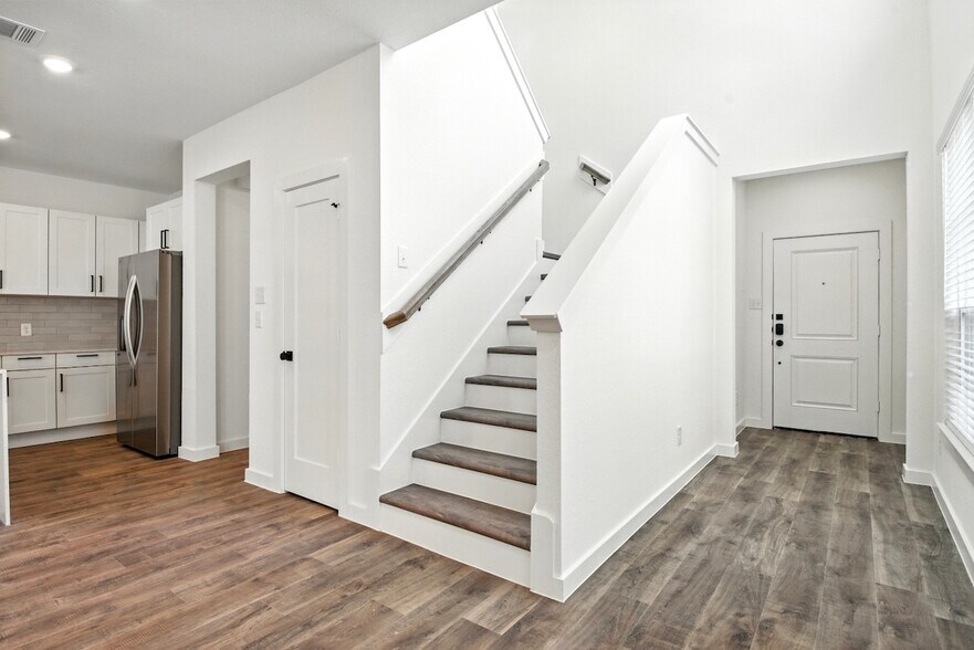 More Photos Of 1805 N Peach Creek Dr, Dayton Apartments For Sale