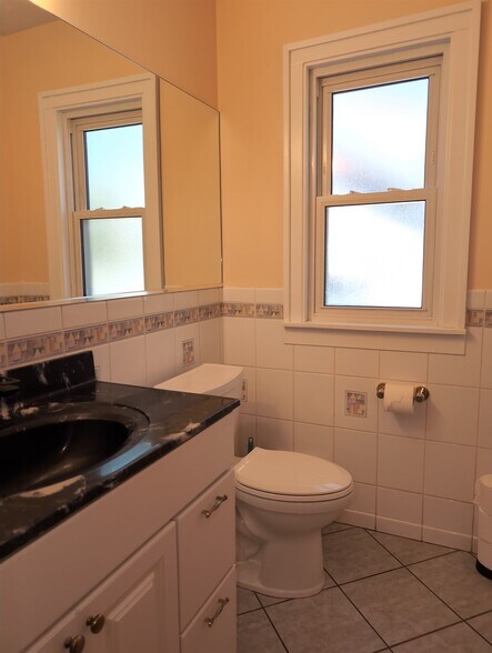 More Photos Of 417 N Hough St, Barrington Medical For Sale