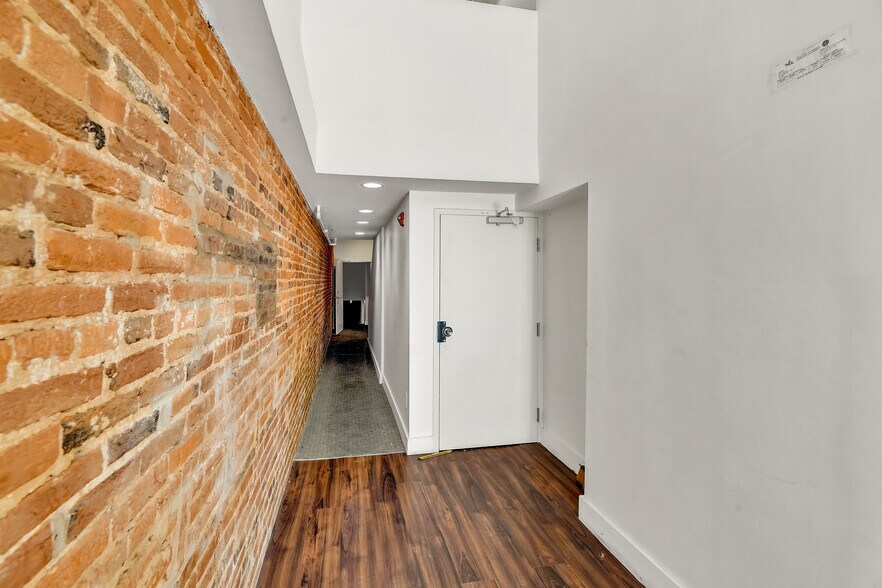 More Photos Of 407 N Charles St, Baltimore Apartments For Lease