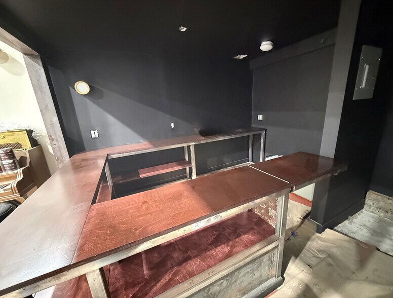 More Photos Of 106 E 12th St, Los Angeles Storefront For Sale