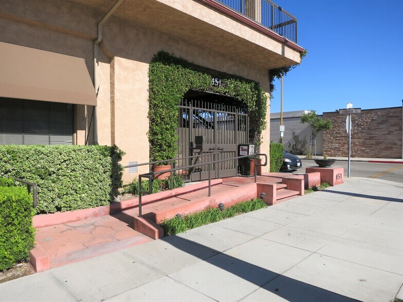 More Photos Of 451 S Brand Blvd, San Fernando Medical For Lease