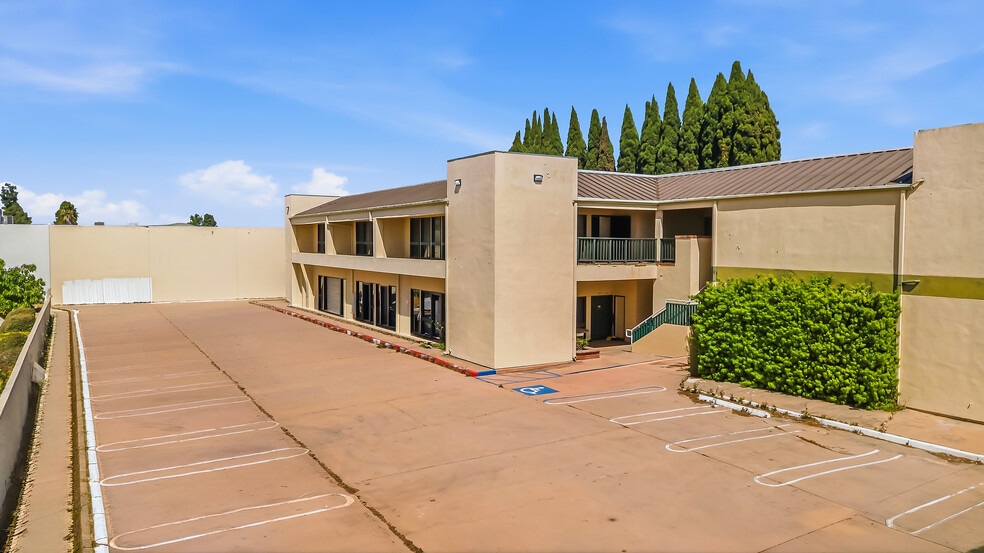 More Photos Of 5375 Industrial Dr, Huntington Beach Light Distribution For Sale