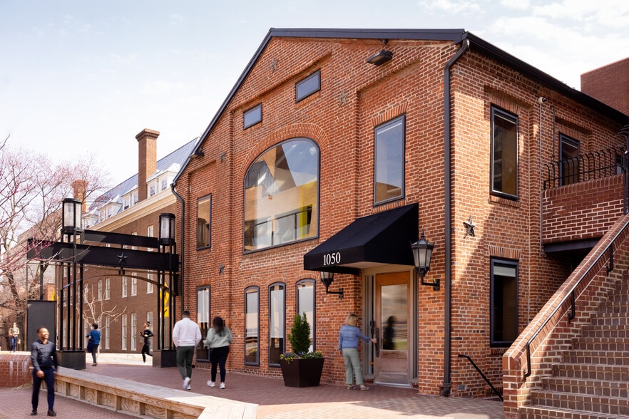 More Photos Of 1050 30th St NW, Washington Office For Lease