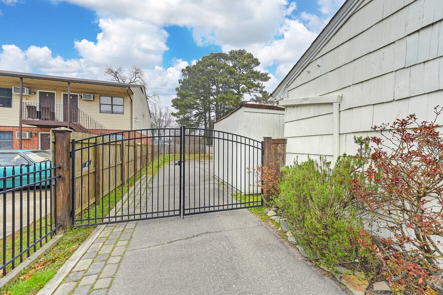 More Photos Of 1512 E Bayview Blvd, Norfolk Freestanding For Sale