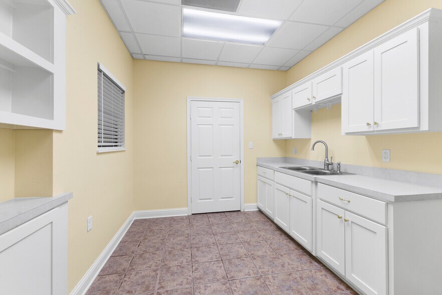 More Photos Of 2230 W Grande Blvd, Tyler Storefront Retail Office For Lease