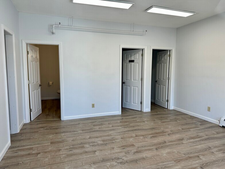 More Photos Of 178 New Bridge St, West Springfield Warehouse For Lease