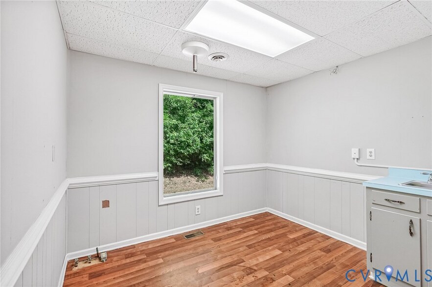 More Photos Of 10806 Rives Ave, Mc Kenney Medical For Sale